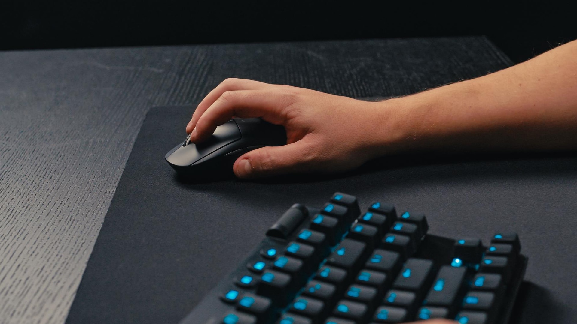 Logitech PRO X SUPERLIGHT 2 Gaming hiir, must