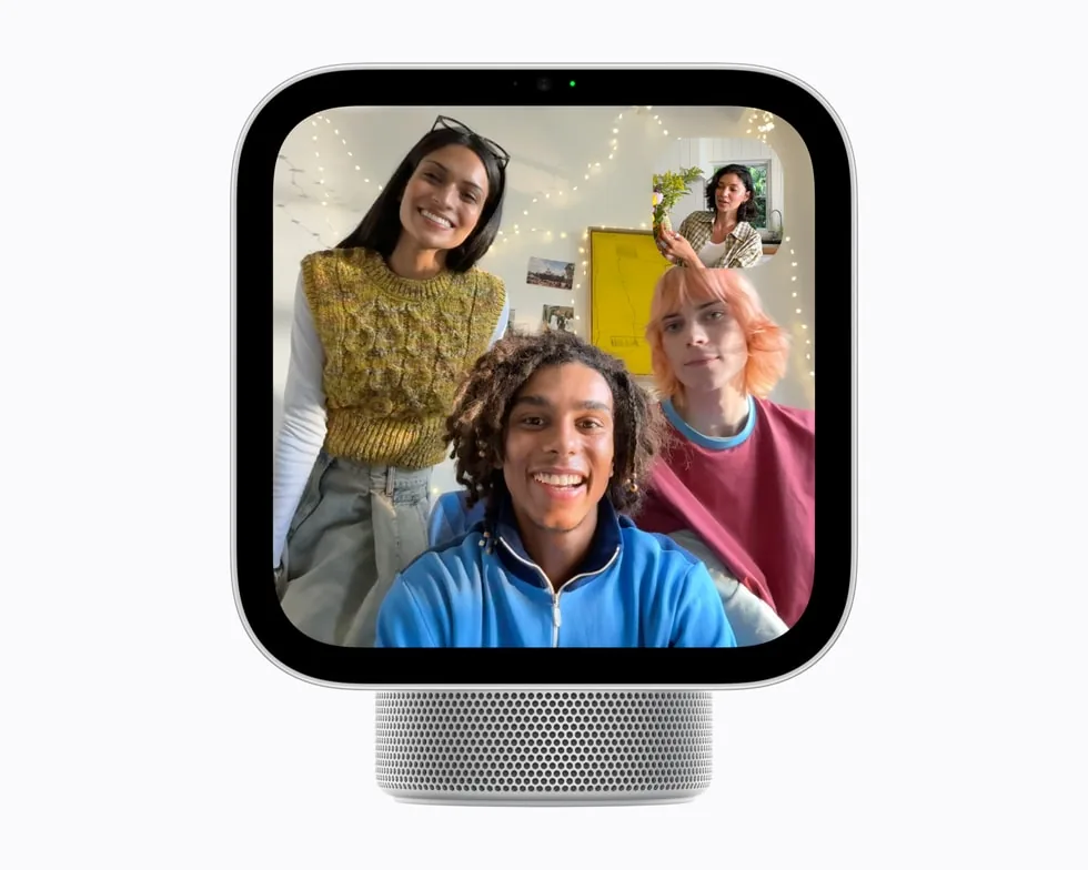 Групповой звонок FaceTime на экране Apple HomeView с камерой Center Stage